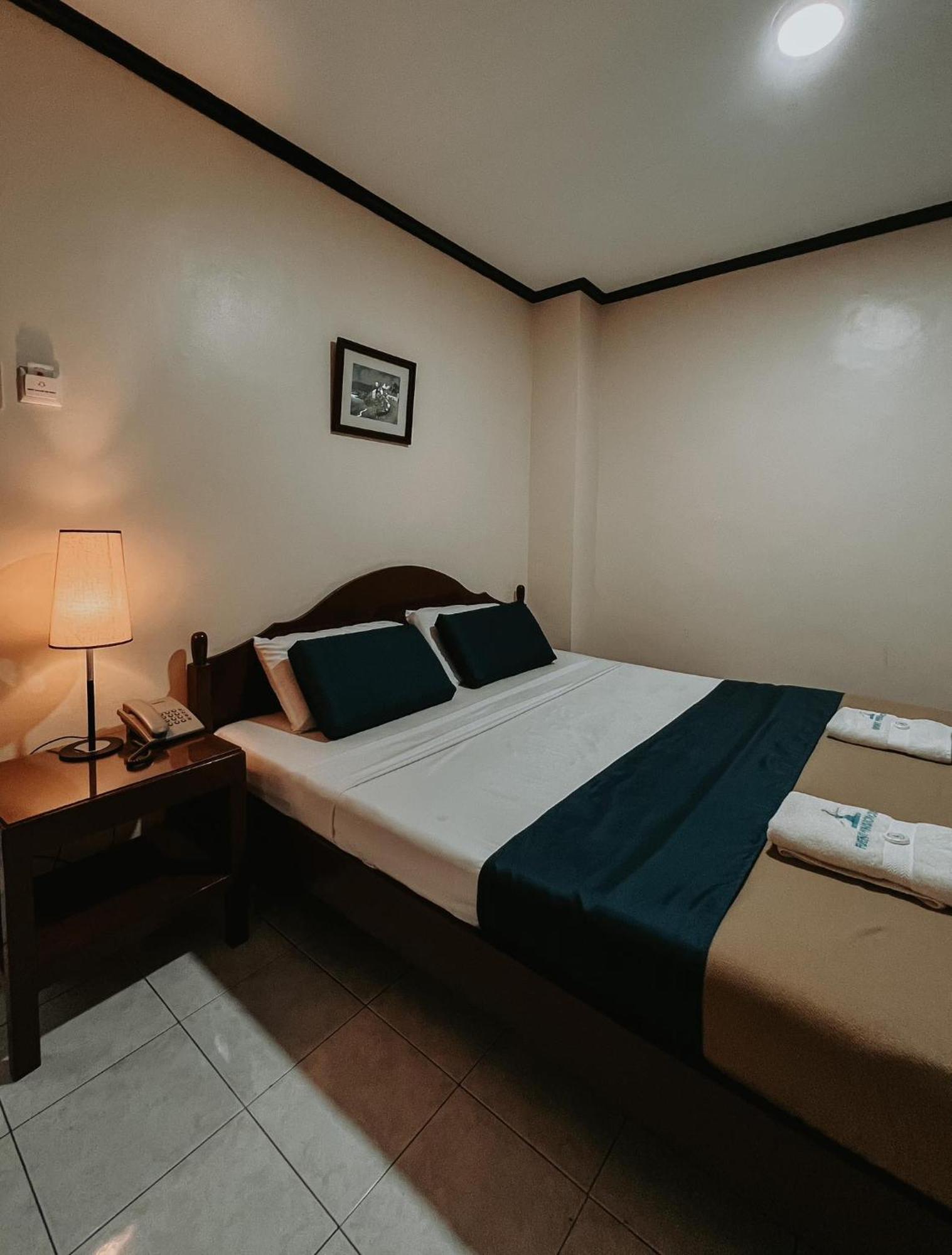 Fuente Hotel De Cebu Exteriör bild